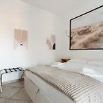 Guesthost - Comfy Near Pasteur M1 아파트