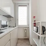 Guesthost - Comfy Near Pasteur M1 아파트
