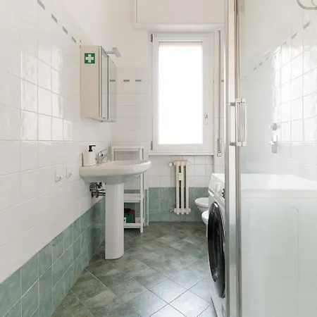 Guesthost - Comfy Near Pasteur M1