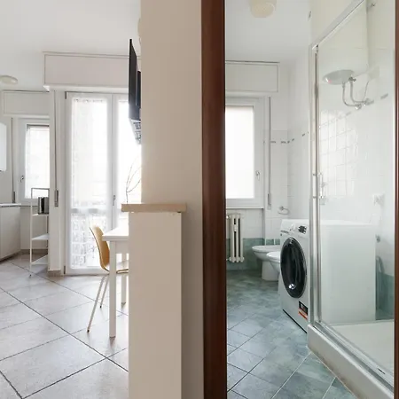 Appartamento Guesthost - Comfy Near Pasteur M1 Milano
