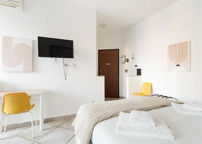 Apartment Guesthost - Comfy Near Pasteur M1