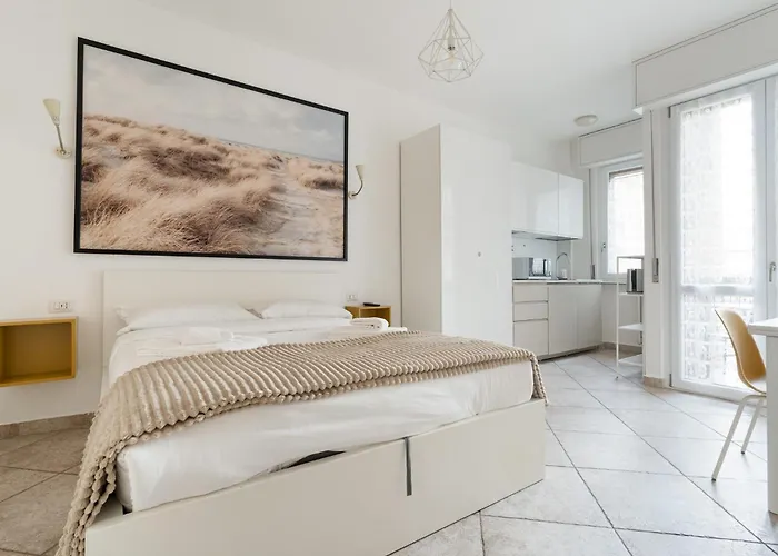 Apartment Guesthost - Comfy Near Pasteur M1 Milan