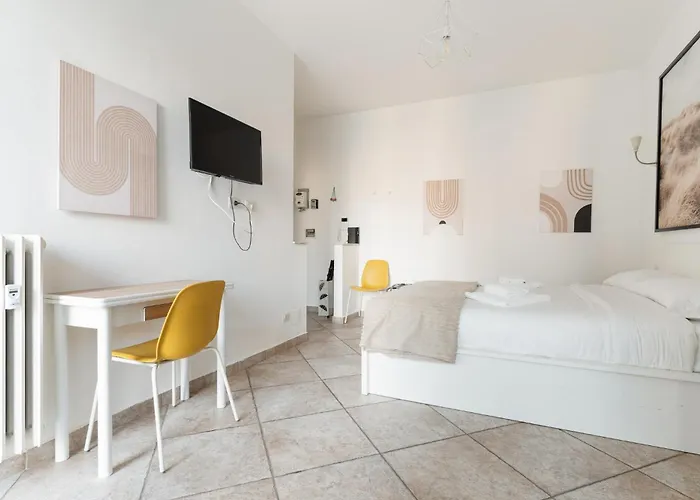 Apartment Guesthost - Comfy Near Pasteur M1