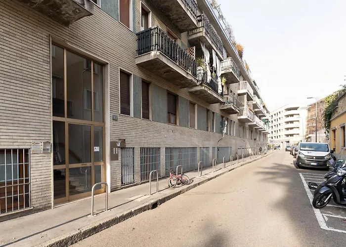 Guesthost - Comfy Near Pasteur M1 Apartment Milan